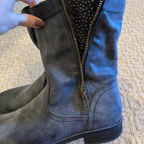 Like New Woman's Gray & studded boots size 8 - Picture 1 of 8